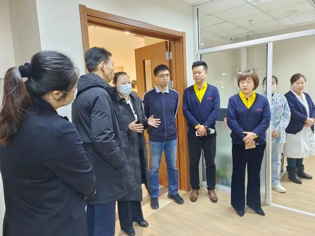田兴局长(左二)带队到皇姑区蕾娜范颐养院参观照片2.jpg
